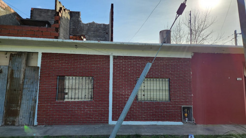 Casa A Refaccionar Totalmente, Sobre Lote 180m2 En Esquina. Moron Sur