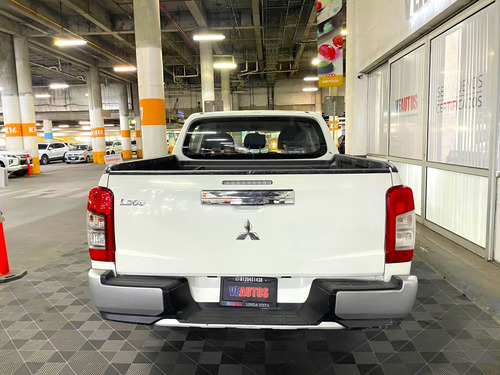 Mitsubishi L200 2.4 Glx Cabina Doble 4x2 Mt