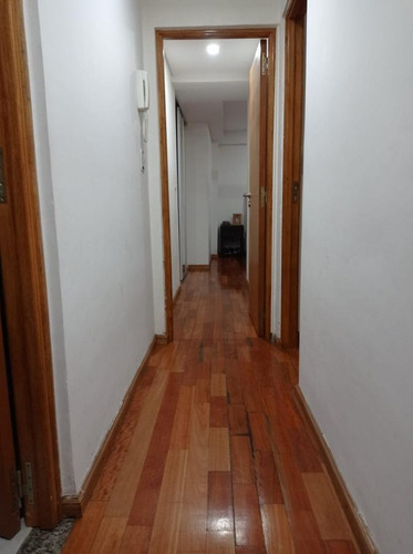 Imagen 10 de 23 de Venta. Departamento Dos Dormitorios, Patio Y Cochera. Zona Centro