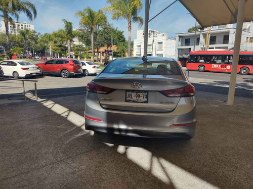 Imagen 6 de 15 de Hyundai Elantra 2017 4p Gls Premium L4/2.0 Aut