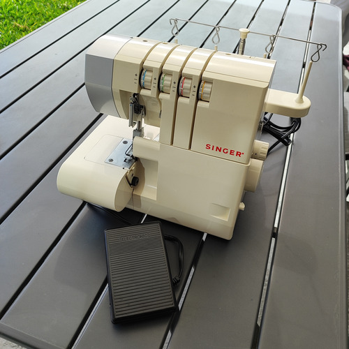 Maquina De Coser Overlock Singer 14sh754 Beige (Usado)