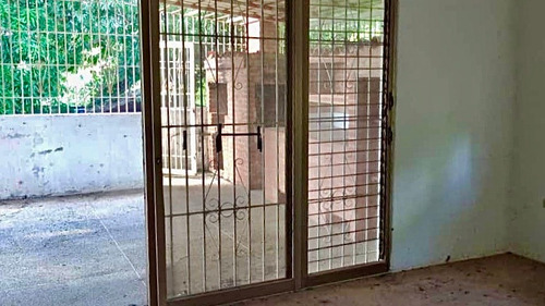 Imagen 4 de 8 de Aj - Venta De Galpón Con Casa En Higuerote