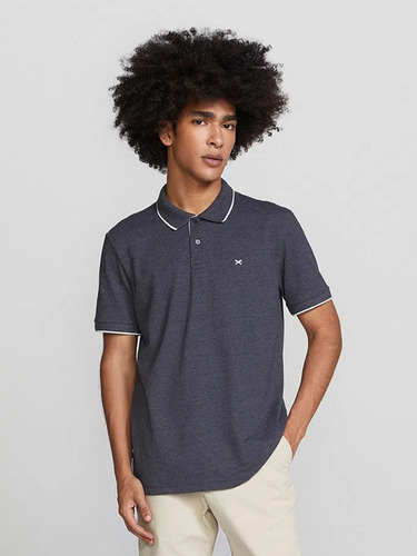 Polo Básica Masculina En Tela Piqué Con Logo Bordado - 036