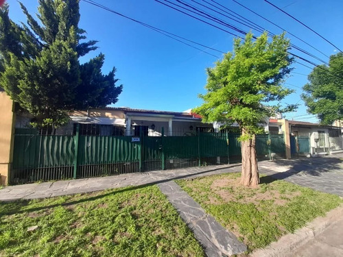 Imagen 2 de 13 de Venta Casa Castelar Sur 3 Dormitorios Con Pileta Gran Oportunidad.