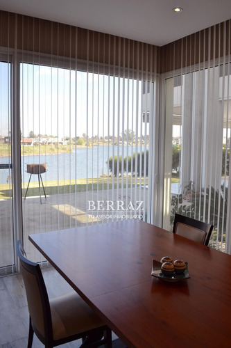 Casa En Venta A La Laguna En Barrio San Matías Area 5 Escobar Lote 936 M2