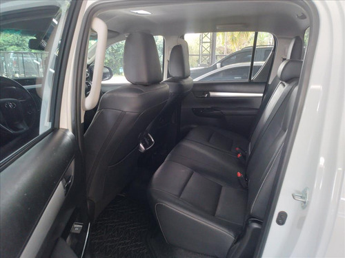 Toyota Hilux 2.8 D-4D TURBO DIESEL CD SRX 4X4 AUTOMÁTICO