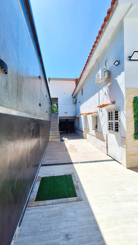 Venta Exclusiva Casa En Urbanización El Parral Valencia Cod Ac 24837
