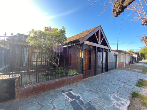 Hermosa Casa En Venta De 5 Ambientes En Barrio Balzaretti - San Miguel