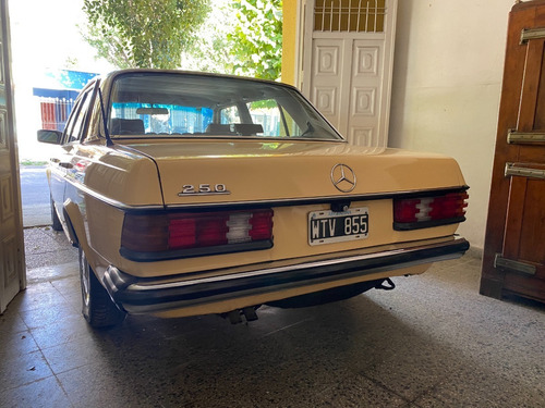 Imagen 3 de 15 de Mercedes Benz 250 W123 1981
