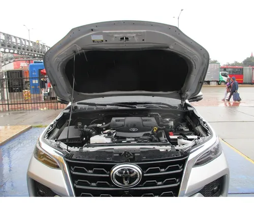 Toyota Fortuner Srv 4x2 2400cc At Aa