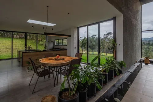 Casa En Venta En Vía Principal De Santa Elena. Cod V15184