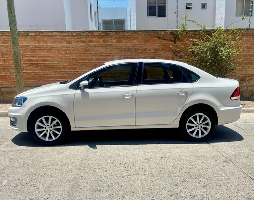 Volkswagen Vento 1.6 Highline Mt