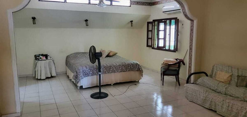 Vendo Amplio Local Comercial En Zona Universitaria.