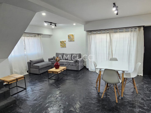 Departamento 4 Ambientes Tipo Duplex. Apto Credito!! Frente Plaza San Martin Centro. Con Cochera Cubierta