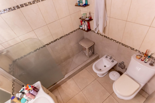 Venta De Casa 2 Dormitorios Con Cochera En Rosario - Humberto Primo Al 1500