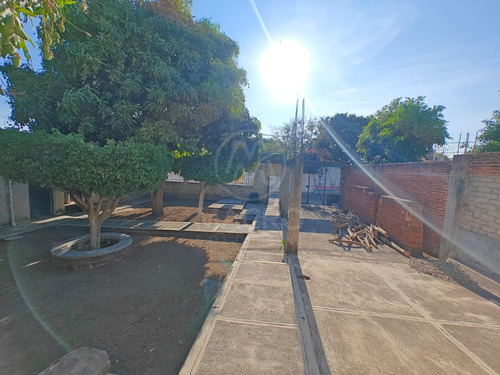 Casa En Venta En Col. Juan Morales Con Amplio Jardín Ideal Para Inversión