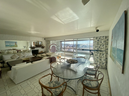 Apartamento En Frente Al Puerto- Ref: 2935