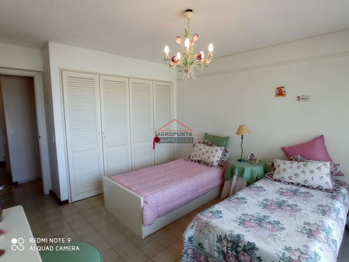 Apartamento En Venta En Excelente Punto De Playa Brava * Frente Al Mar *- Ref: 5242