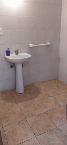 Local Comercial, Cordón, 2 Baños, Cocina, Buena Iluminación!