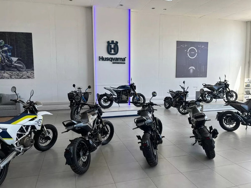 Imagen 6 de 15 de Husqvarna Svartpilen 200