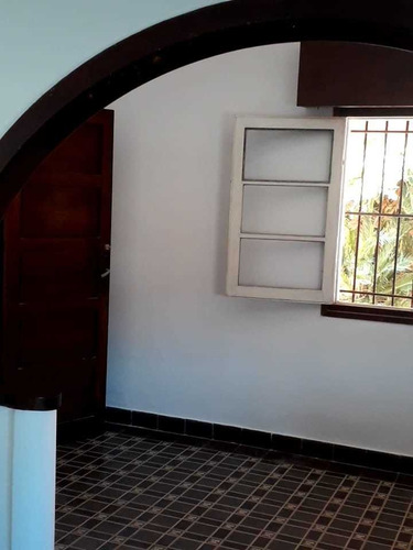 Venta Casa Esquinera 2 Dormitorios En Maldonado