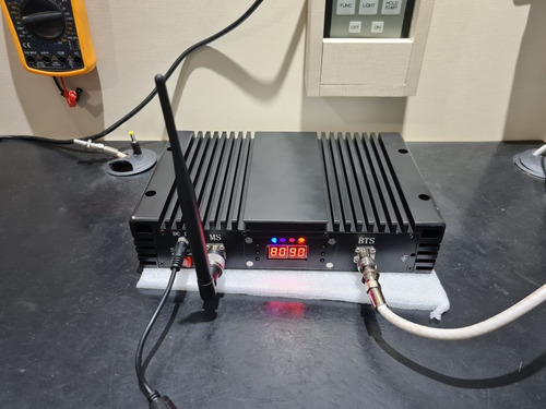 Repetidor Sinal Modelo Novo 850mhz 12v 3w 85dbi