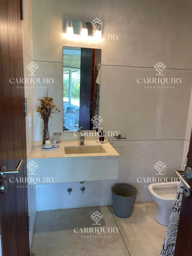Venta De Casa En Manantiales- El Chorro. 4 Dormitorios En Suite