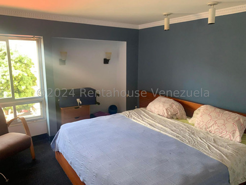Ss: Vende Apartamento 25-3965 En La Florida De 150 M2, 3h/3b/1pe