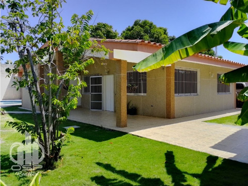 En Venta Casa Con Piscina En Higuerote + Anexo (pe)