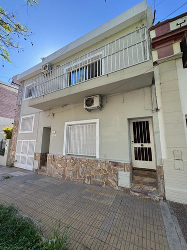 Hermosa Casa En Venta. Planta Alta En Calle La Rioja
