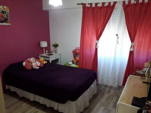 Venta Casa 4 Amb. C/pileta Hurlingham/ Bajo Valor