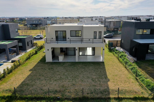 Imagen 4 de 30 de Casa Con 3 Dormitorios Y Escritorio - Acacias - Puertos