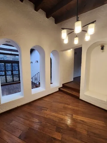Casa Venta, Con Departamento O Estudio Independiente. 10 Estacionamientos.