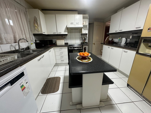 Amplia Casa En Condominio Con Excelente Seguridad