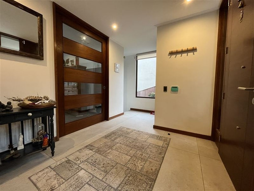 Casa En Venta 4 Dormitorios Como Nueva En Lo Barnechea