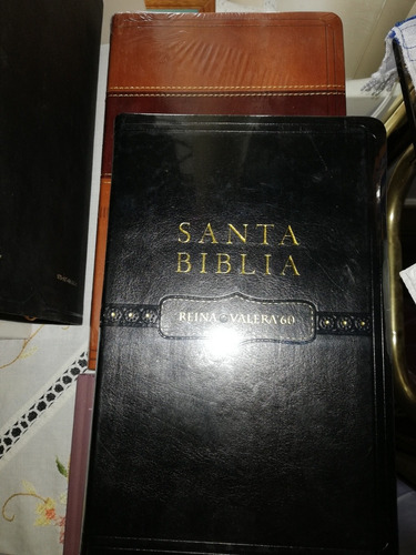 Biblia Reina Valera Letra Mediana Tamaño 14x22cm Filo Dorado