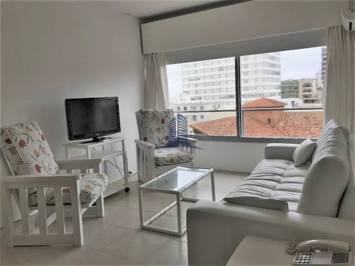 Apartamento De 1 Dormitorio Y Medio En Península, Punta Del Este