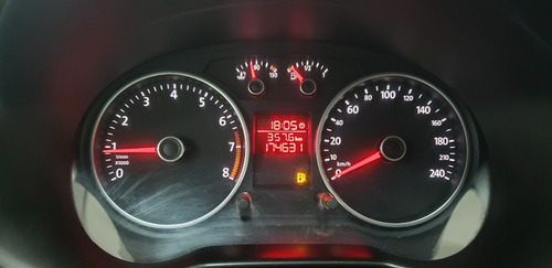 Imagem 10 de 11 de Vw Saveiro 1.6 Ce Trend Preta 2014 Flex