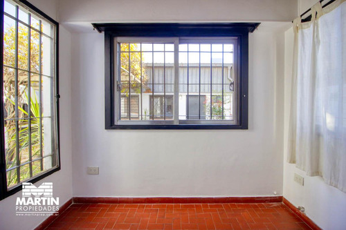 Casa Ph En Venta En Olivos 3 Ambientes, Con Cochera, Jardín Y Galpón. 170 M2 Cub.