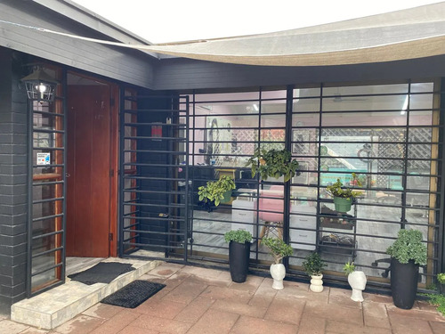 Estupenda Casa Habilitada Como Local Comercial
