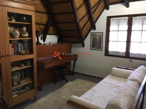Venta - Muy Linda Casa, Zona De Playa Mansa, Gran Terreno Y Barbacoa- Ref: 1417