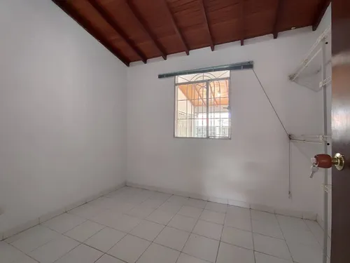 Casa En Arriendo En Prados Del Este. Cod A30234