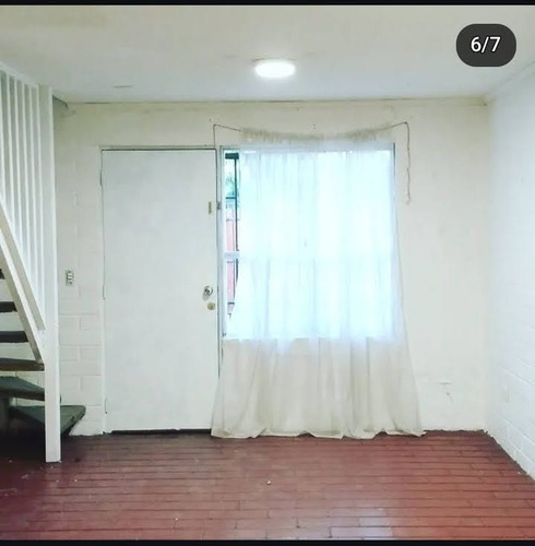 Acogedora Casa De Dos Pisos,ubicada En Villa Eduardo Anguita