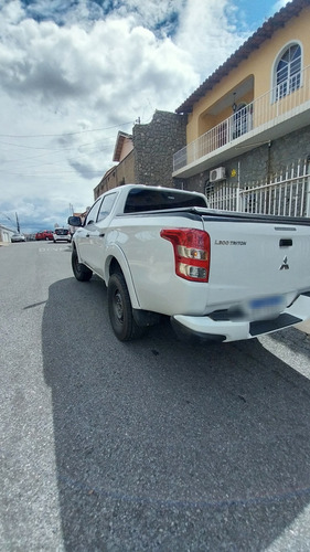 Mitsubishi L200 2.4 Triton Sport Gls Cab. Dupla 4x4 Aut. 4p 6 marchas