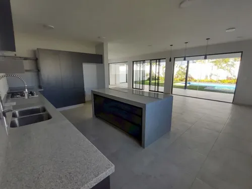 Casa Nueva En Venta En Club De Golf Paraiso Cuntry Club, Emiliano Zapata Morelos.