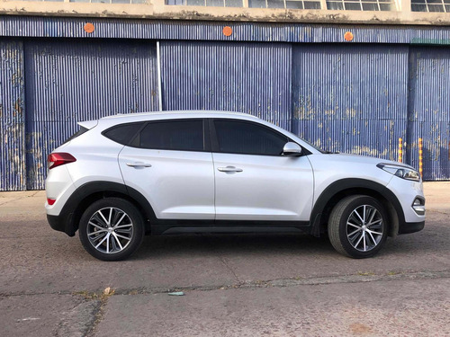 Imagen 2 de 18 de Hyundai Tucson 2016 2.0 Gl 6at 2wd