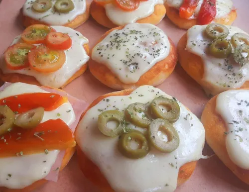 comprar 25 Pizzetas + 25 Empanaditas De Copetin + 10 Mini Hambur 