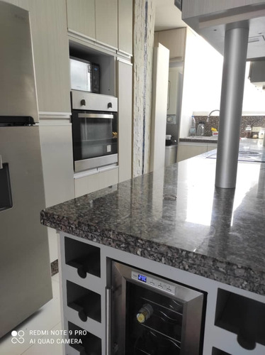 Imagen 6 de 14 de Se Ofrece Apartamento De Totalmente Remodelado