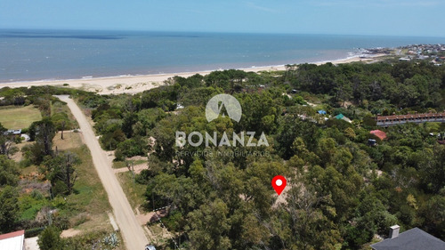 Imagen 10 de 11 de Terreno En Venta Con Muy Buena Ubicación En Punta Colorada, Piriápolis. A 1 Cuadra De La Playa.