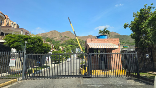 Casa En Venta En Conjunto Cerrado En El Parral (550ms)